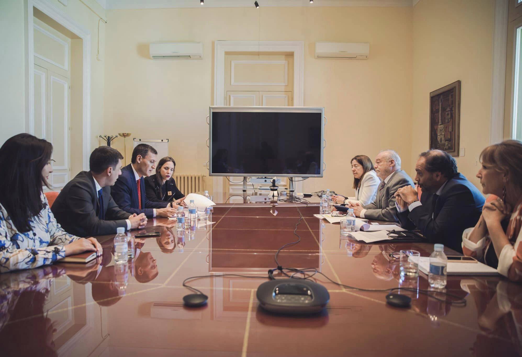 Ամբողջ ալբոմ