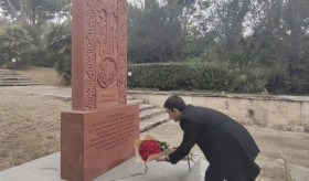 El Embajador Sos Avetisyan rindió homenaje a las víctimas del pogromo de Sumgait