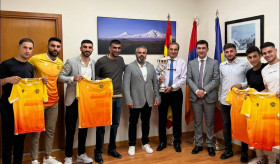 El Embajador Sos Avetisyan recibió a los futbolistas del equipo de la Embajada que ganó el torneo Embassy Cup-2022