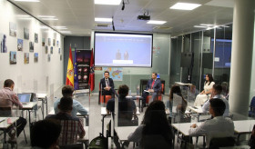 El Embajador Sos Avetisyan ha impartido una conferencia en la Escuela Internacional de Verano de FESEI