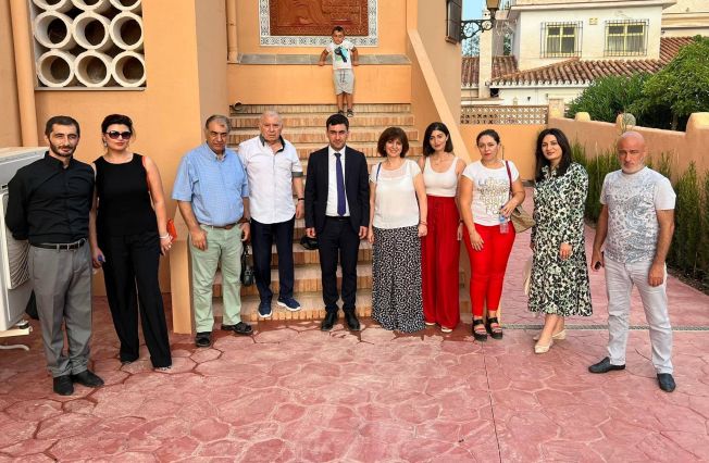 El Embajador Sos Avetisyan se reunió con los representantes de la comunidad armenia en Málaga