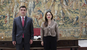 El Embajador Sos Avetisyan se reunió con la Presidenta del Parlamento Vasco