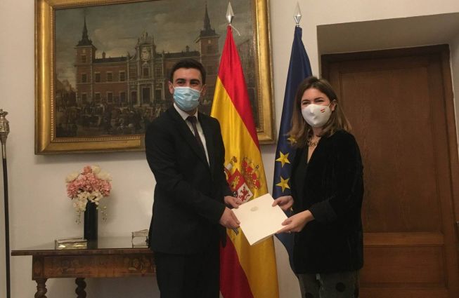 Դեսպան Սոս Ավետիսյանն իր հավատարմագրերի պատճենը հանձնեց Իսպանիայի Արտաքին գործերի, Եվրոպական միության և համագործակցության նախարարության Արարողակարգի վարչության պետին